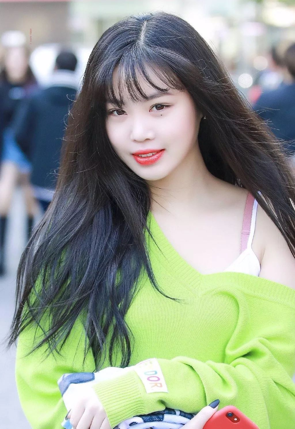 中长发是齐的还是有层次的好看,中长发怎么样烫发