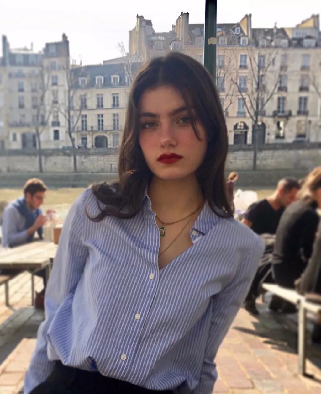 中长发是齐的还是有层次的好看,中长发怎么样烫发