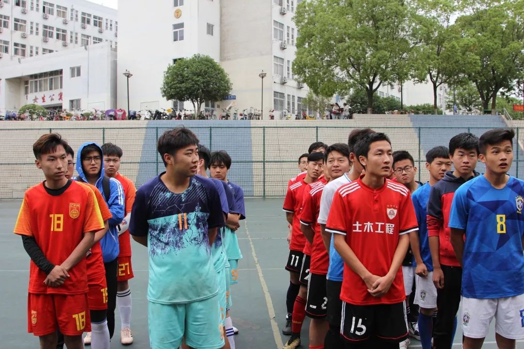 足球队勇夺冠军,喜报我校足球队喜获甲组乙级亚军