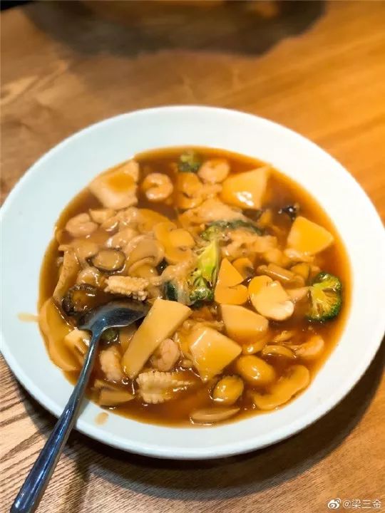 活章鱼火锅的吃法,在大连吃活海鲜