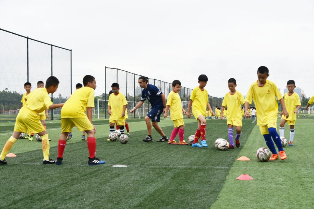 恒大夏令营,恒大足校夏令营