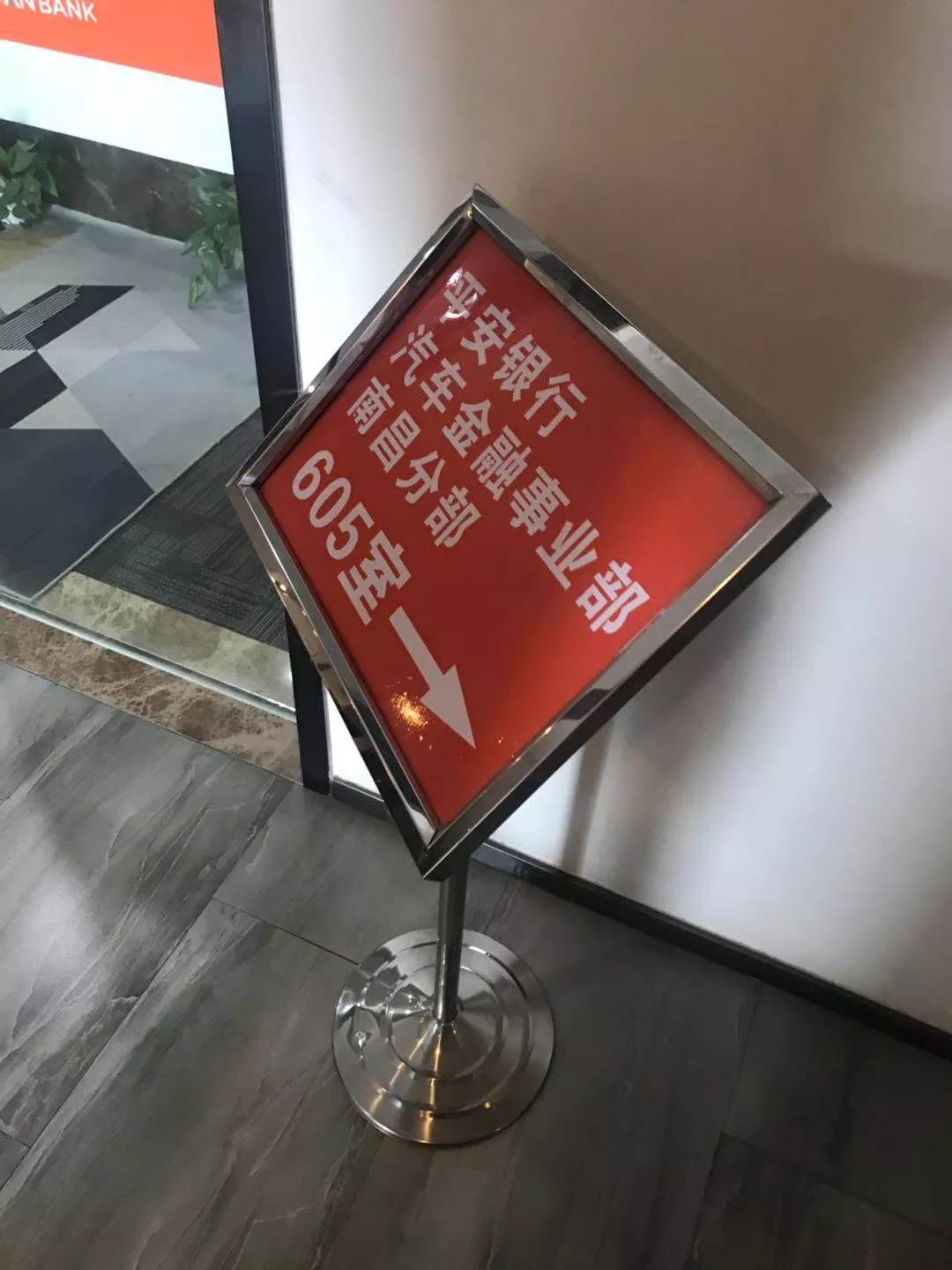 全款买车被莫名贷款8万,一女子全款买车后变贷款了
