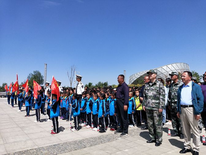 市人武部组织泾兴小学师生赴银川军事文化博览园等地参观
