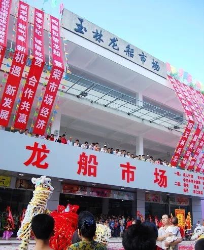 从百货商场到大型购物中心,玉林有哪些大的购物广场