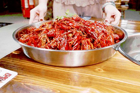 小龙虾头部黄黄的东西要处理吗,小龙虾头上黄黄的东西可以吃吗