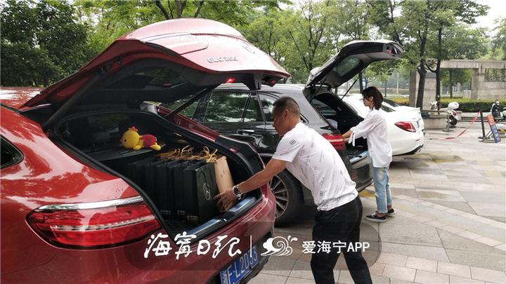 今天，海宁有61个小朋友收到神秘礼物，圆“小谨慎愿”