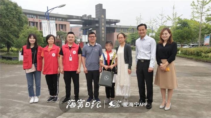 今天，海宁有61个小朋友收到神秘礼物，圆“小谨慎愿”