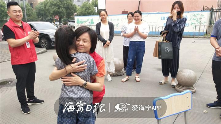 今天，海宁有61个小朋友收到神秘礼物，圆“小谨慎愿”