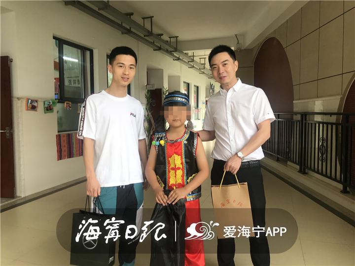 今天，海宁有61个小朋友收到神秘礼物，圆“小谨慎愿”