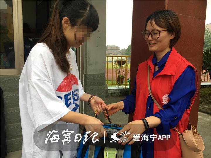 今天，海宁有61个小朋友收到神秘礼物，圆“小谨慎愿”