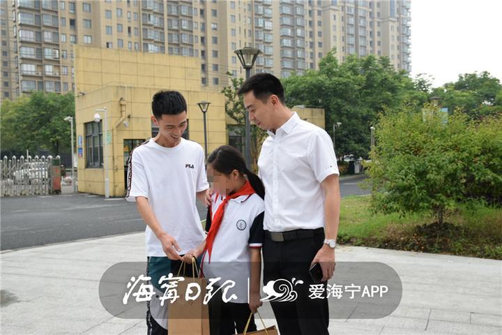 今天，海宁有61个小朋友收到神秘礼物，圆“小谨慎愿”