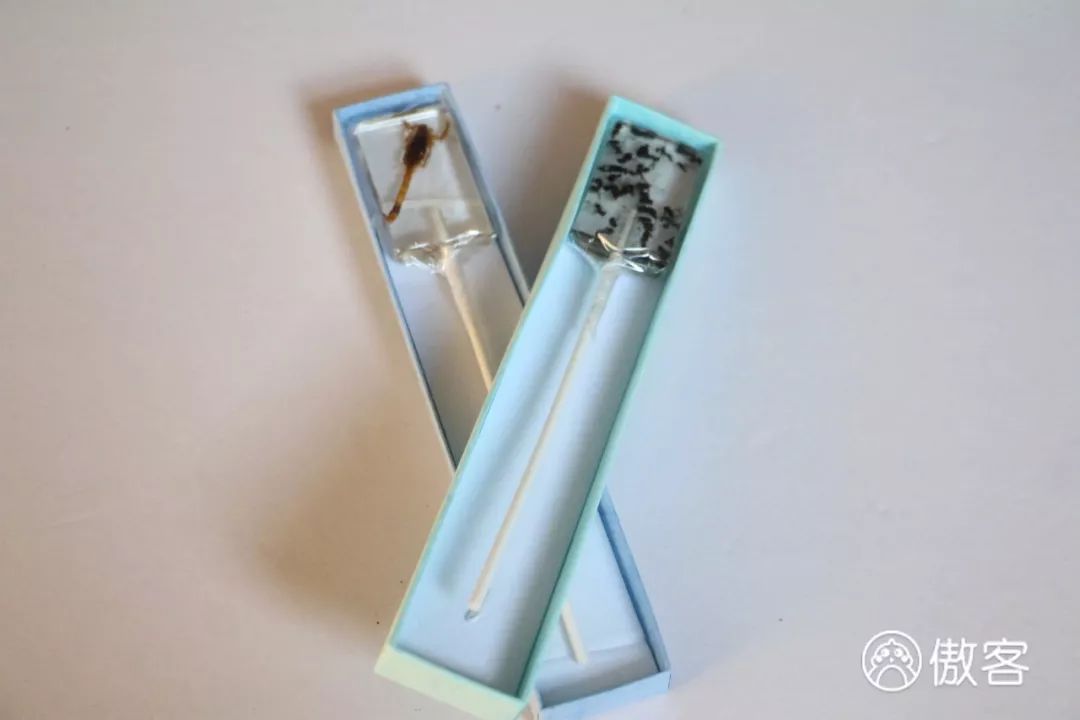 绝交！六一节竟然送我香菜薯片、虫子和卫生巾？