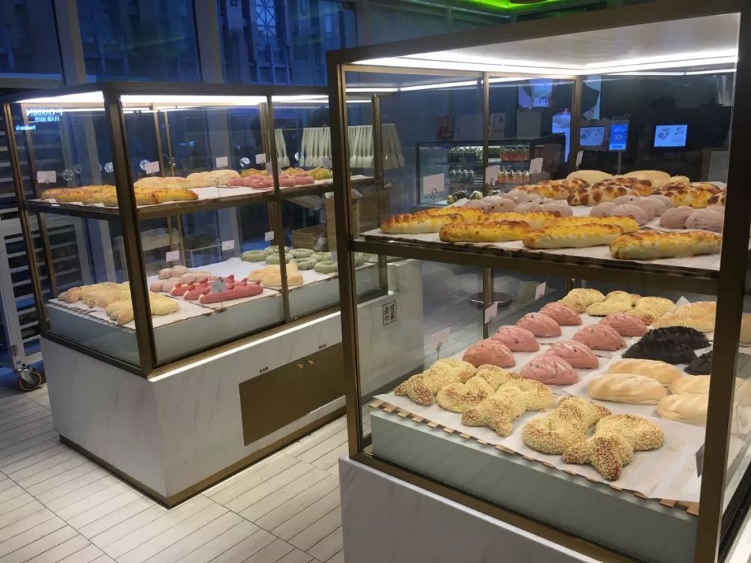 我们走访了最火的9家奶茶店,记者走访测评全市多家品牌奶茶店