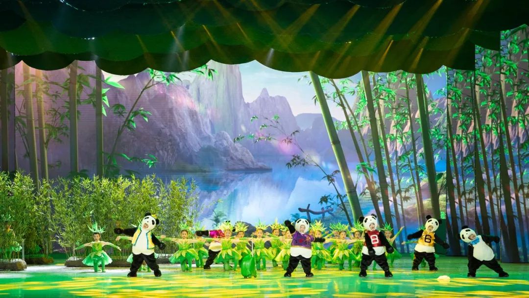 高清大图：“蓝天娃”精彩演绎《同在蓝天下》，向全国小朋友献礼