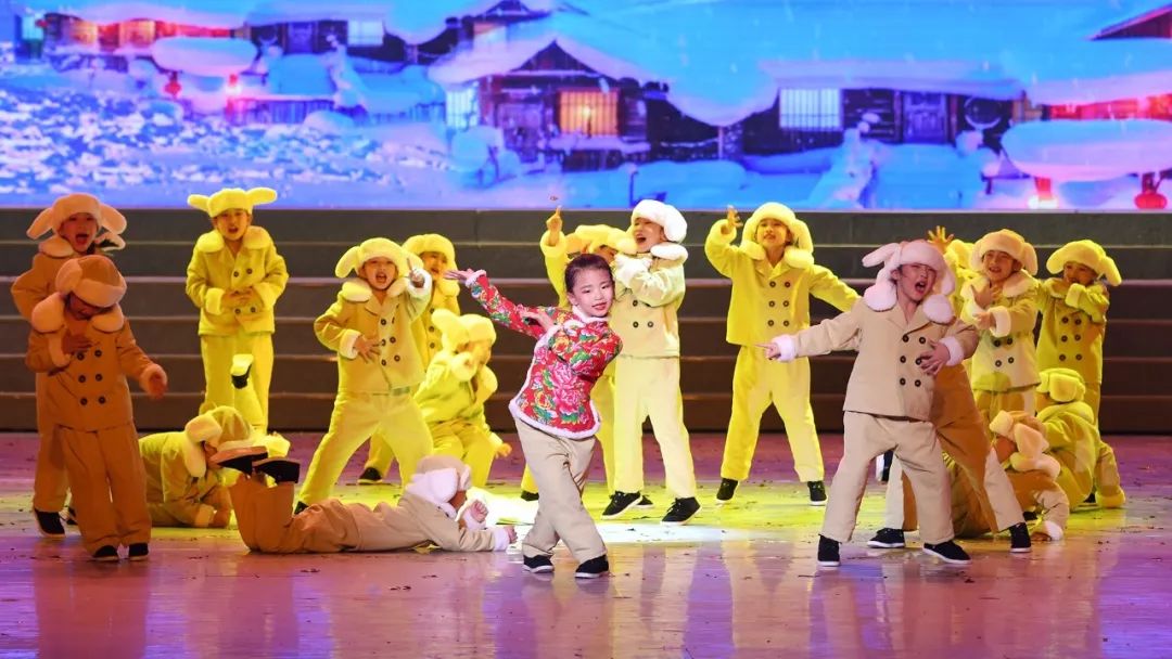 高清大图：“蓝天娃”精彩演绎《同在蓝天下》，向全国小朋友献礼