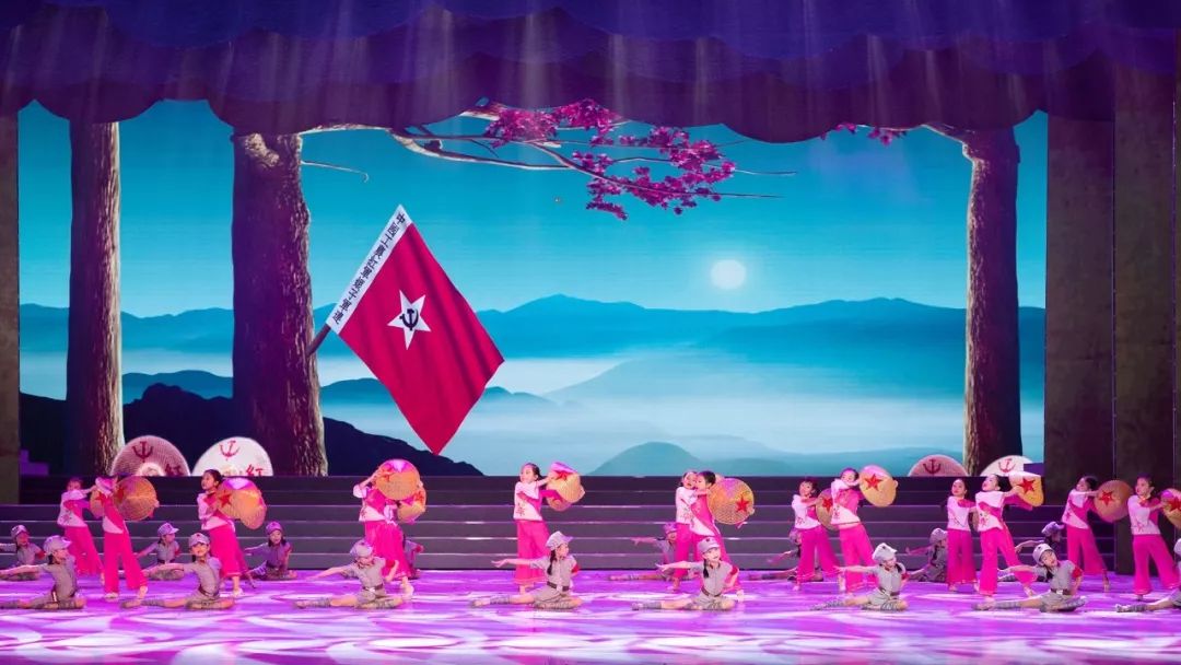 高清大图：“蓝天娃”精彩演绎《同在蓝天下》，向全国小朋友献礼