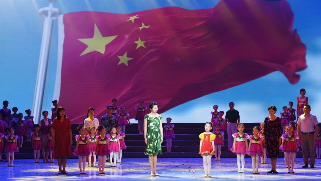 高清大图：“蓝天娃”精彩演绎《同在蓝天下》，向全国小朋友献礼