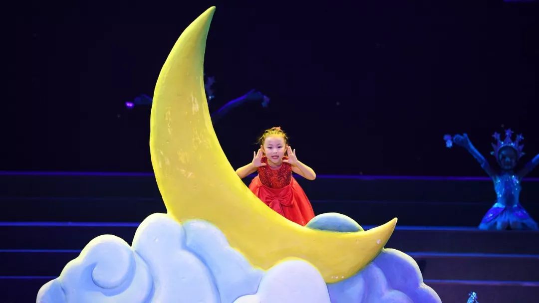 高清大图：“蓝天娃”精彩演绎《同在蓝天下》，向全国小朋友献礼