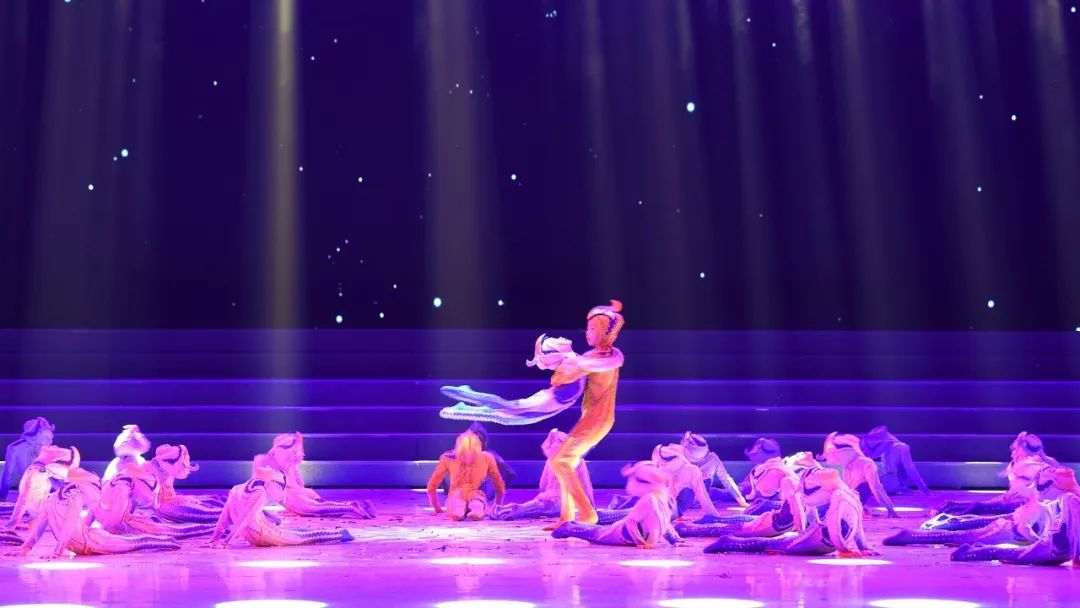 高清大图：“蓝天娃”精彩演绎《同在蓝天下》，向全国小朋友献礼