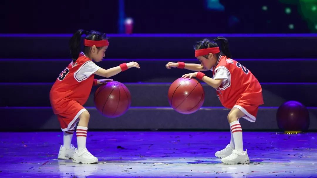 高清大图：“蓝天娃”精彩演绎《同在蓝天下》，向全国小朋友献礼