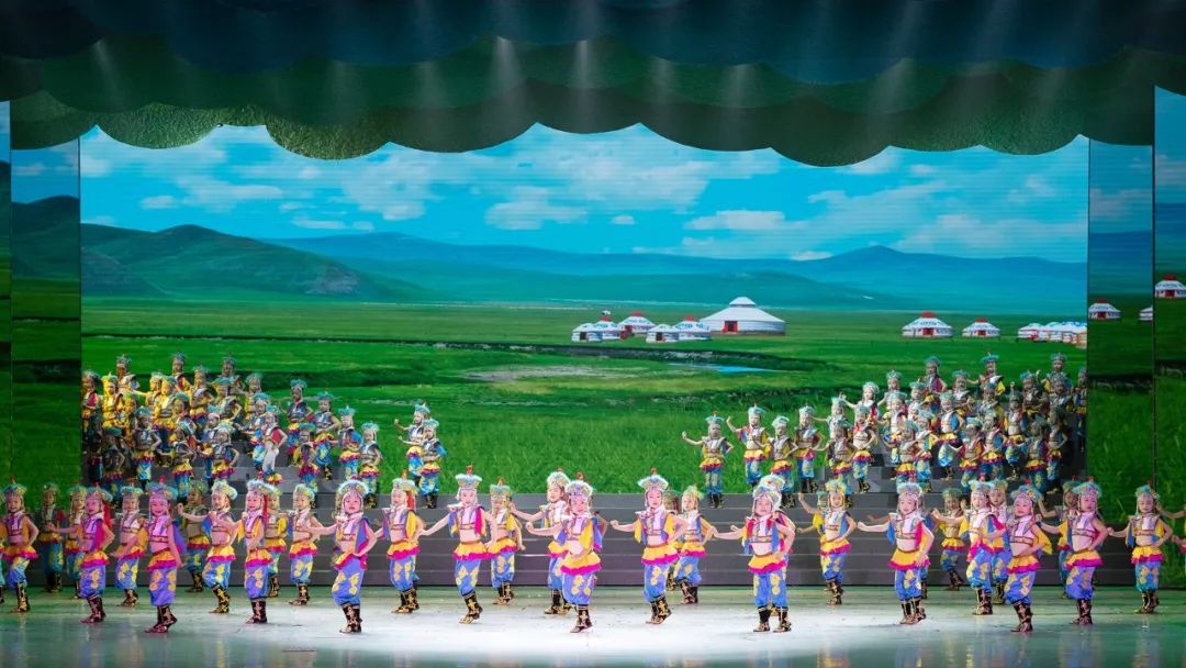 高清大图：“蓝天娃”精彩演绎《同在蓝天下》，向全国小朋友献礼