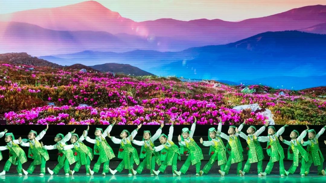 高清大图：“蓝天娃”精彩演绎《同在蓝天下》，向全国小朋友献礼