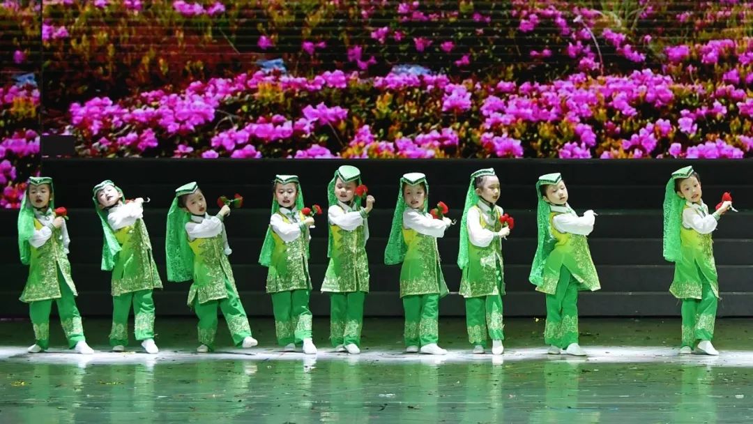 高清大图：“蓝天娃”精彩演绎《同在蓝天下》，向全国小朋友献礼