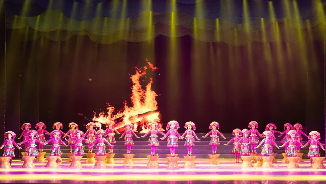 高清大图：“蓝天娃”精彩演绎《同在蓝天下》，向全国小朋友献礼