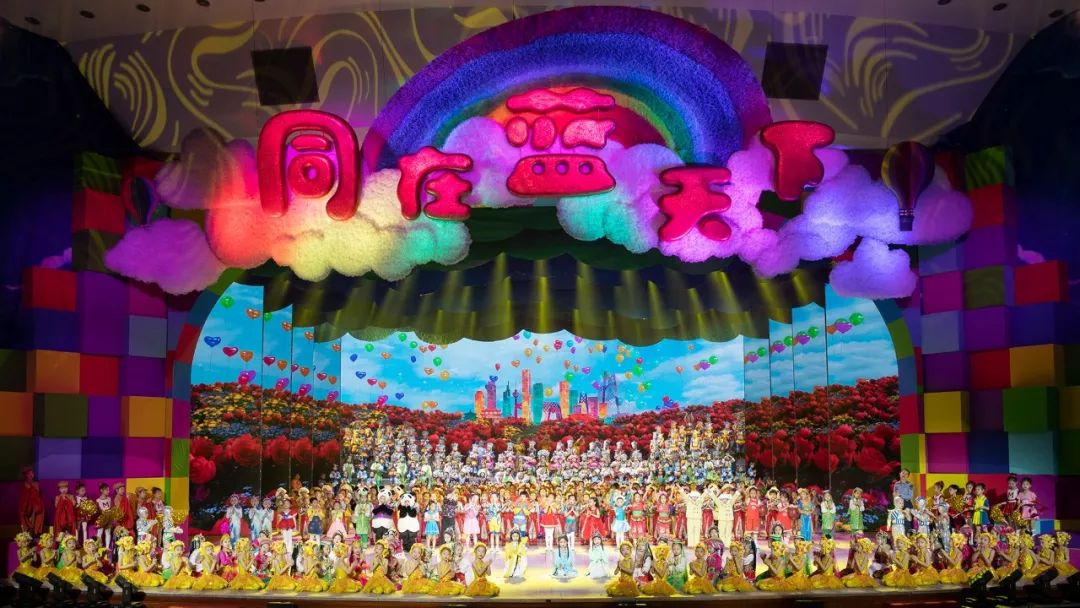 高清大图：“蓝天娃”精彩演绎《同在蓝天下》，向全国小朋友献礼