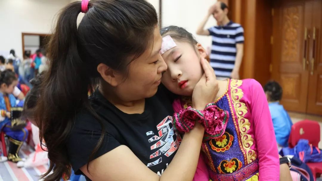 高清大图：“蓝天娃”精彩演绎《同在蓝天下》，向全国小朋友献礼