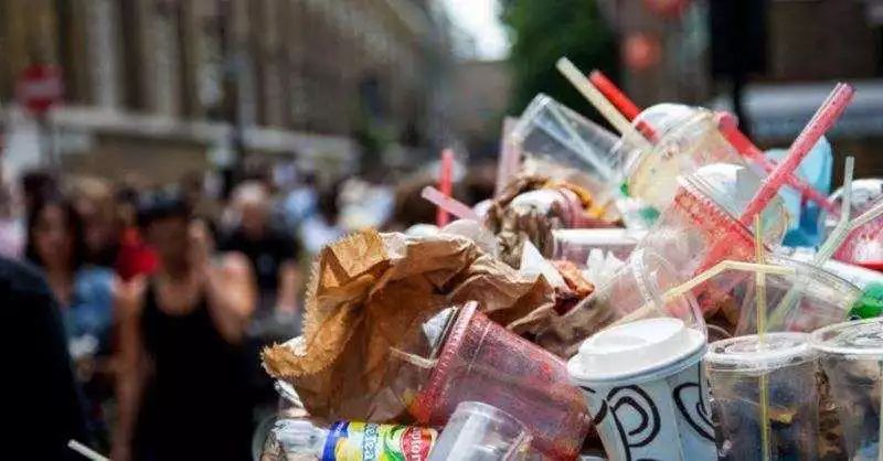 限塑令实施11年记者调查：塑料吸管消耗量仍旧惊人