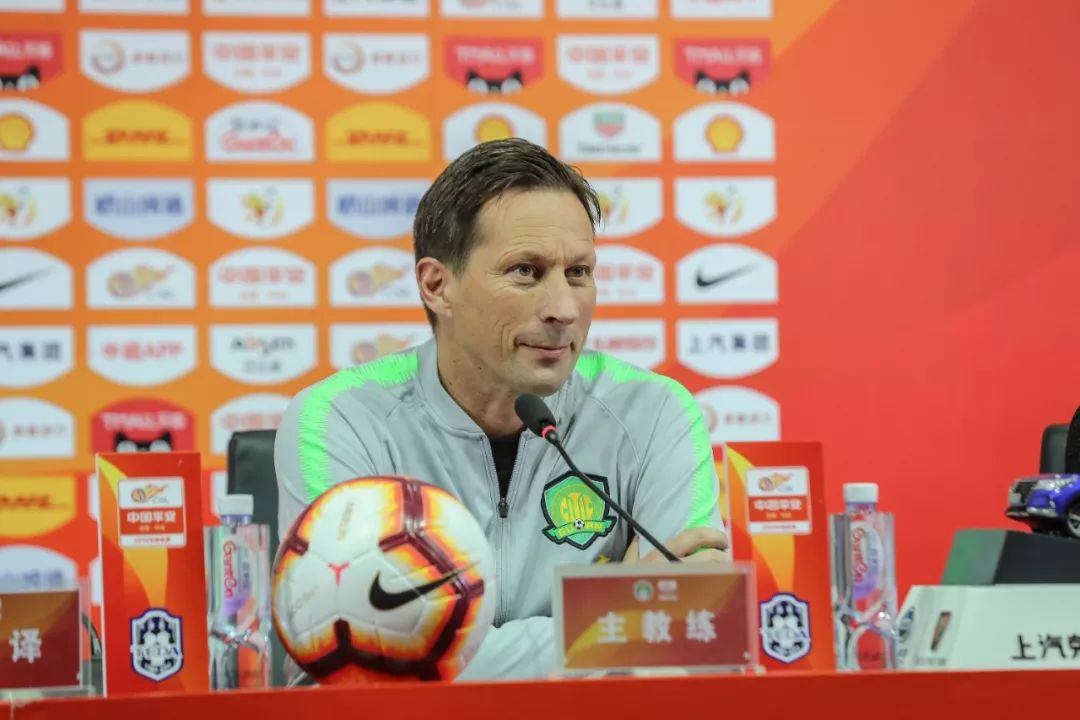 赛前国安热身,施密特比赛