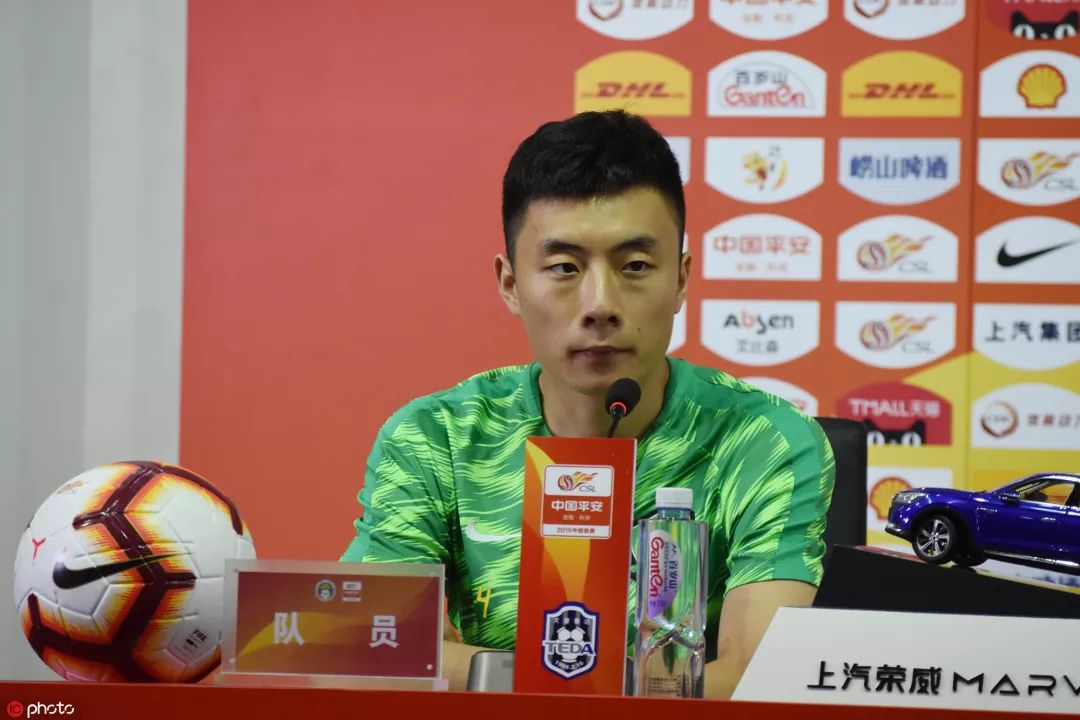 赛前国安热身,施密特比赛