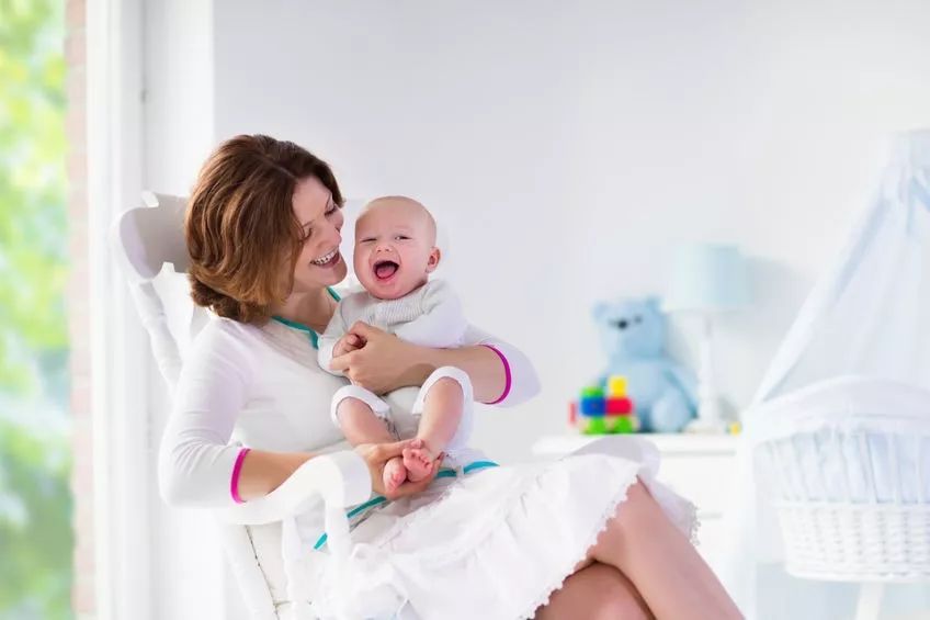 夏天宝宝纸尿裤要不要脱,夏天穿纸尿裤妙招