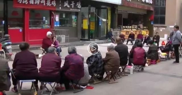 优衣库疯抢事件,优衣库被抢场面