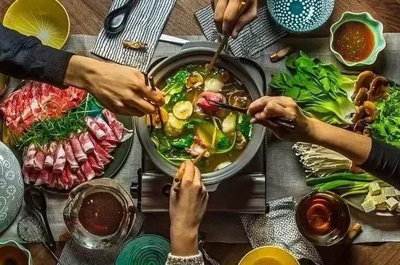 小白衣服脏了怎么洗,学会这招衣服多脏都能洗干净