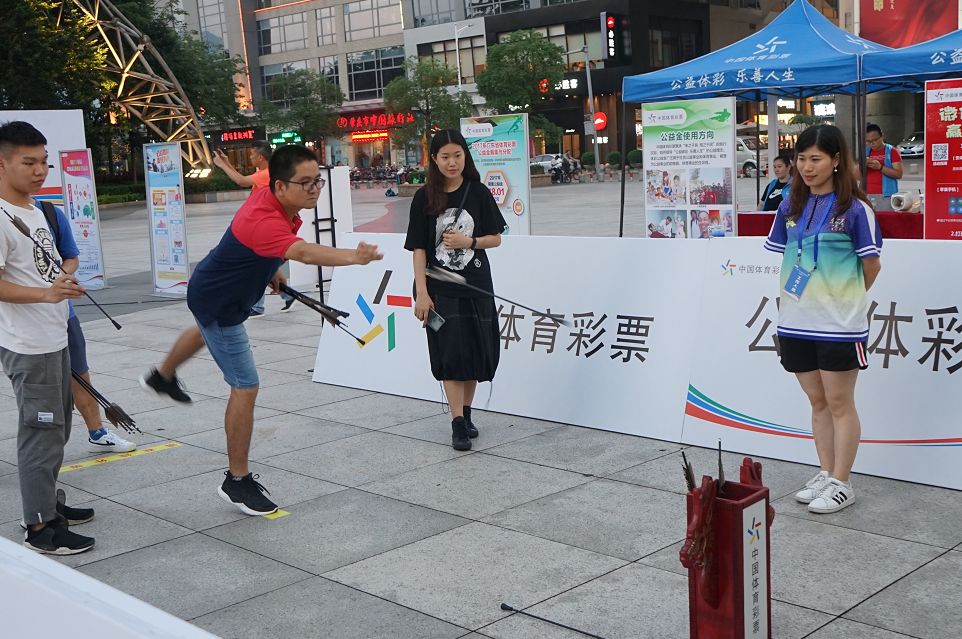 体彩活动热闹,广东公益体彩社区活动