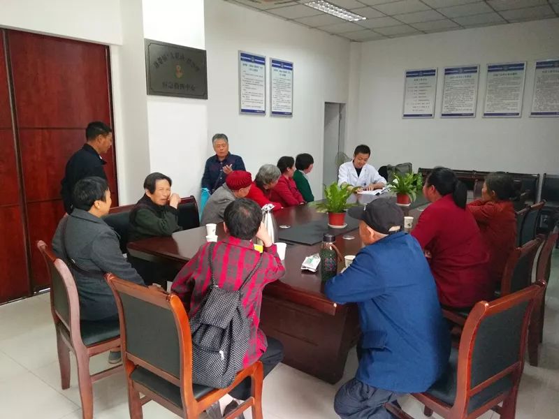 龙泉驿区助残主题活动月之最贴心的服务：把专家请进门送服务到身边—邀请省“八一”康复中心专家“上门”为残疾朋友开展康复咨询服务