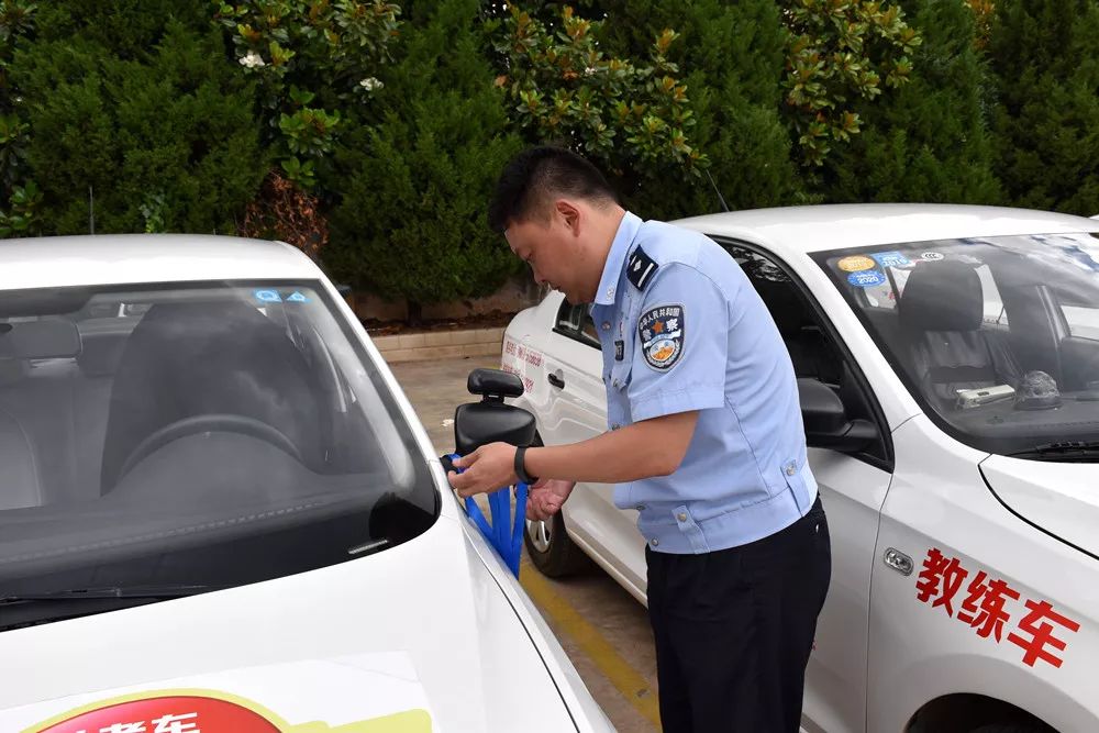 云南坚守17年爱心送考,丽江献爱心