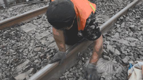 给高铁洗澡一共需要几步,给机车洗澡需要关注什么