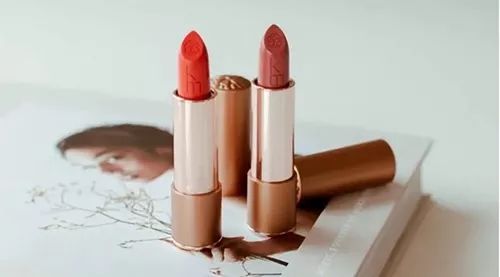 DFS给你讲最甜蜜的故事，试吃折扣还送礼，什么都不缺就缺你