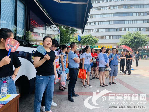 高考开考前老师送考,宜宾高考送考