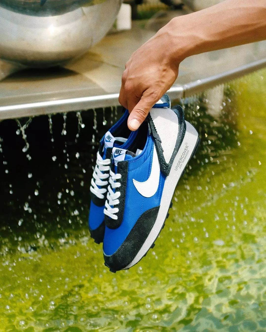 他们与买鞋欲望对抗时，资金转移、互设密码、攒钱冲Ye等招数都失败了