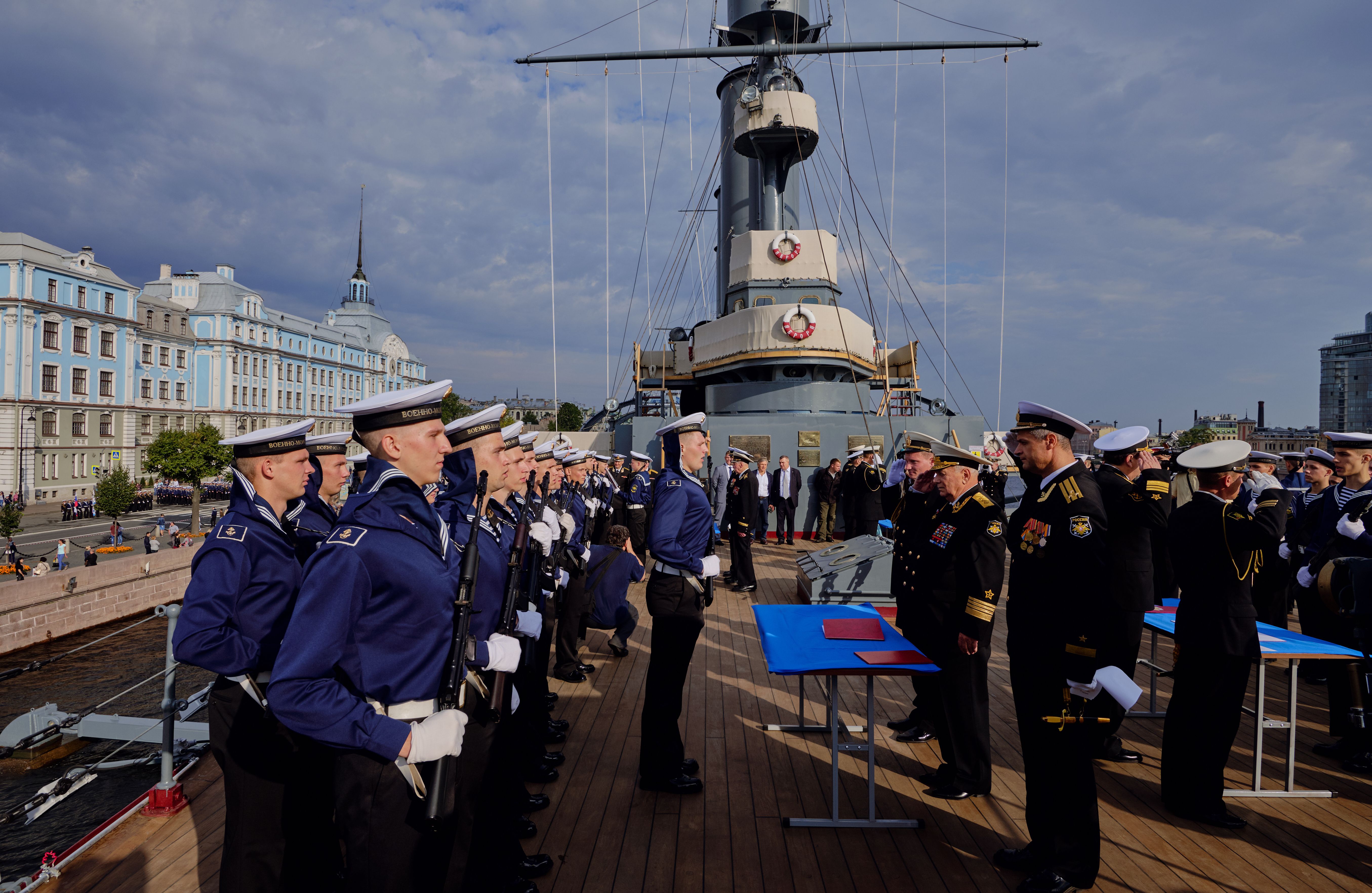 习主席登上的阿芙乐尔号巡洋舰，与中国有何深厚渊源？