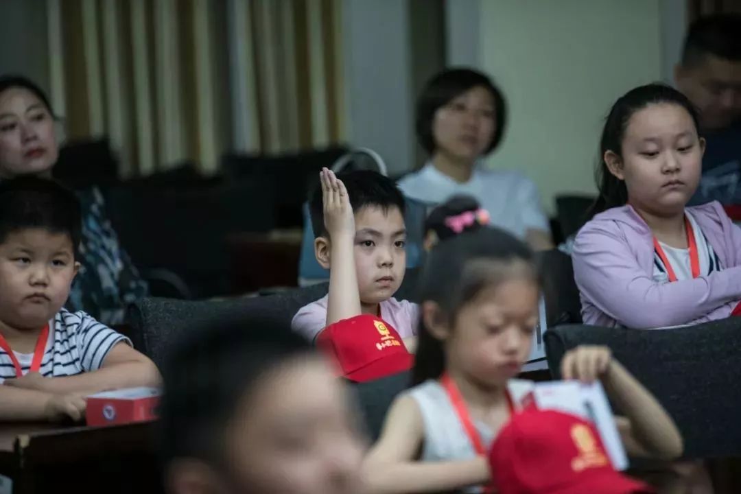 FM91.2蒲公英小记者团开团啦！首期实践带孩子探秘郑州电台