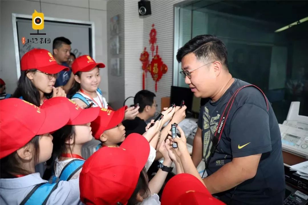 FM91.2蒲公英小记者团开团啦！首期实践带孩子探秘郑州电台