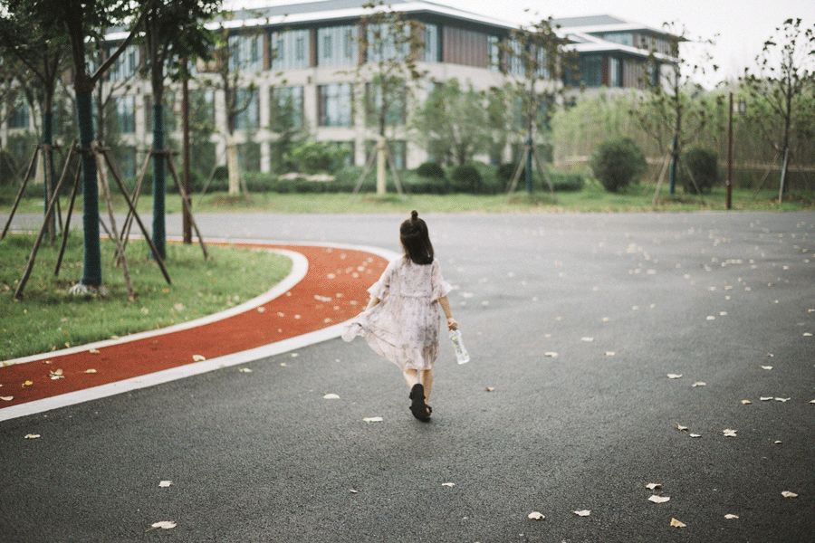 “我花200块，买来女儿性早熟”：多少中国孩子正在被掏空