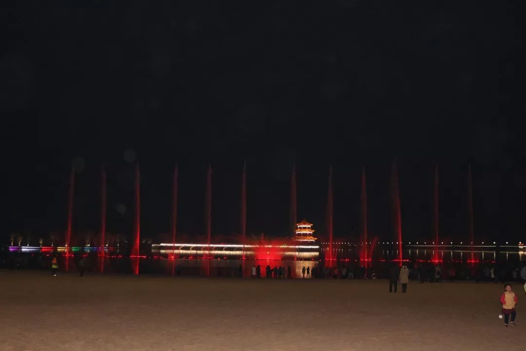 沙滩篝火啤酒狂欢,海边篝火夜晚狂欢