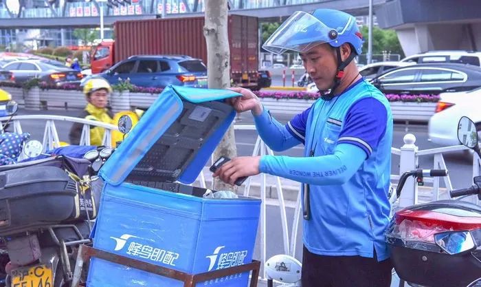 首批5G城市发布；AR、VR、微信好物圈来了；中国智能音箱出货量破千万，同比增787.2%|产业互联网周报No.18