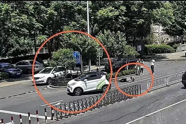 8厘米？女司机连撞3车伤1人！又是它惹的祸！